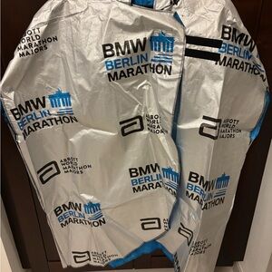 BMW Berlin Marathon 2025 Silver Finisher Poncho